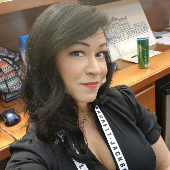 Meet your Posher, Natasha - Picture 1 of 1